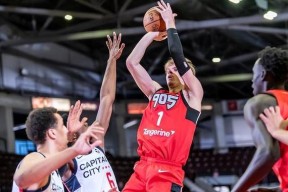 爱游戏官网-包含法国杯赛后再迎强敌，纽约尼克斯手感冰凉，主帅态度——质疑声仍在，更衣室氛围转暖的词条