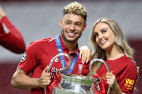 爱游戏体育-纽约尼克斯训练开放日；集结日再遭质疑引欢呼；欧冠在即；更衣室氛围转暖(纽约尼克斯阵容最新)